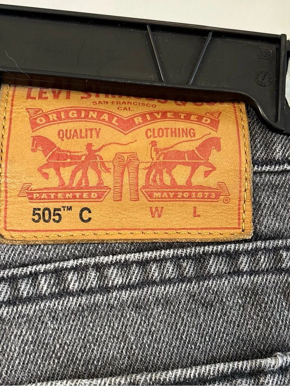 Levi’s 505 Men's Black Wash Straight Leg Jeans / 28” waist